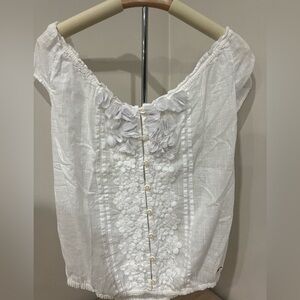Hollister White short-sleeved Top with white appliqués floral design-100% cotton
